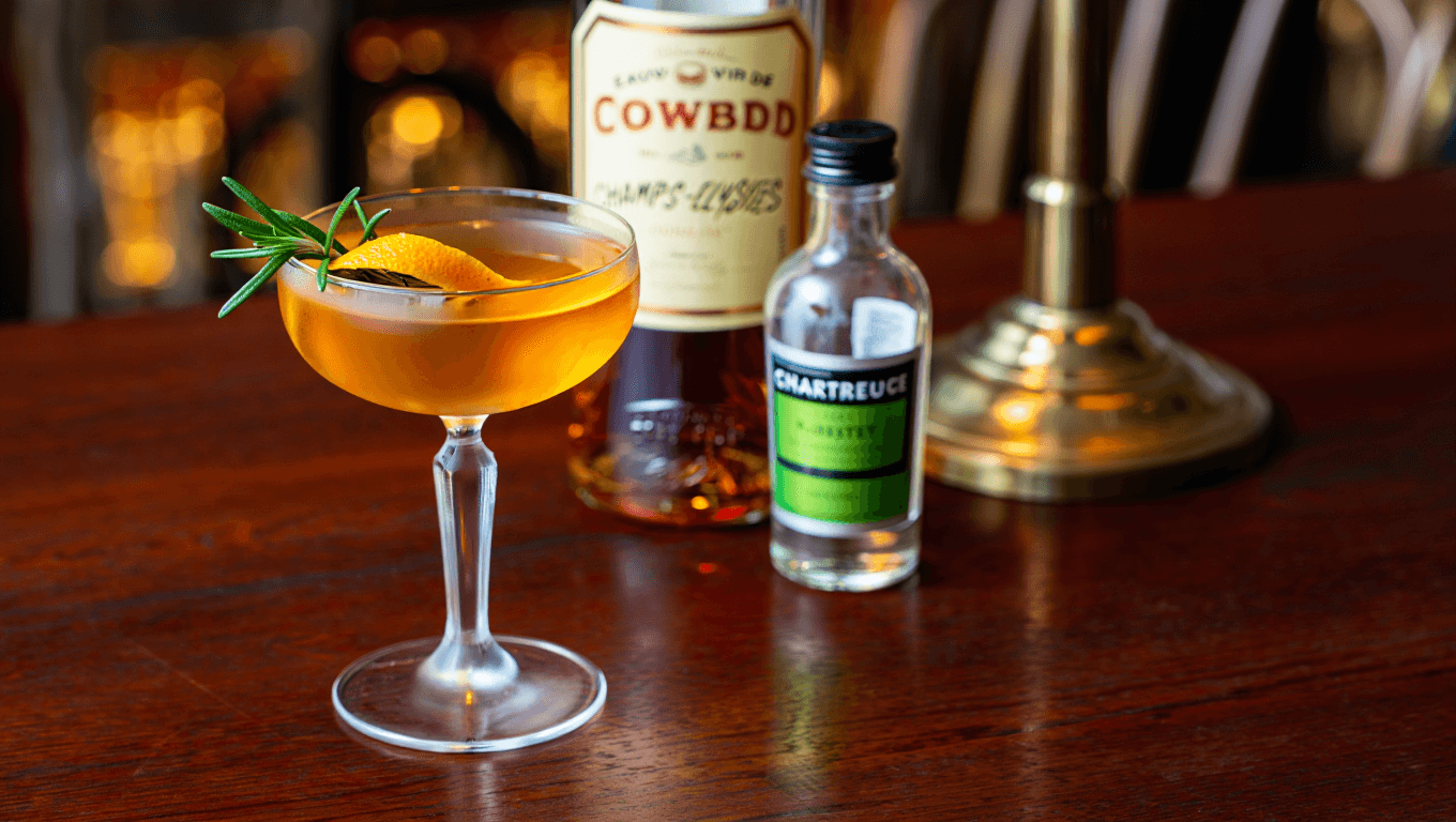 Champs-Elysees lifestyle image