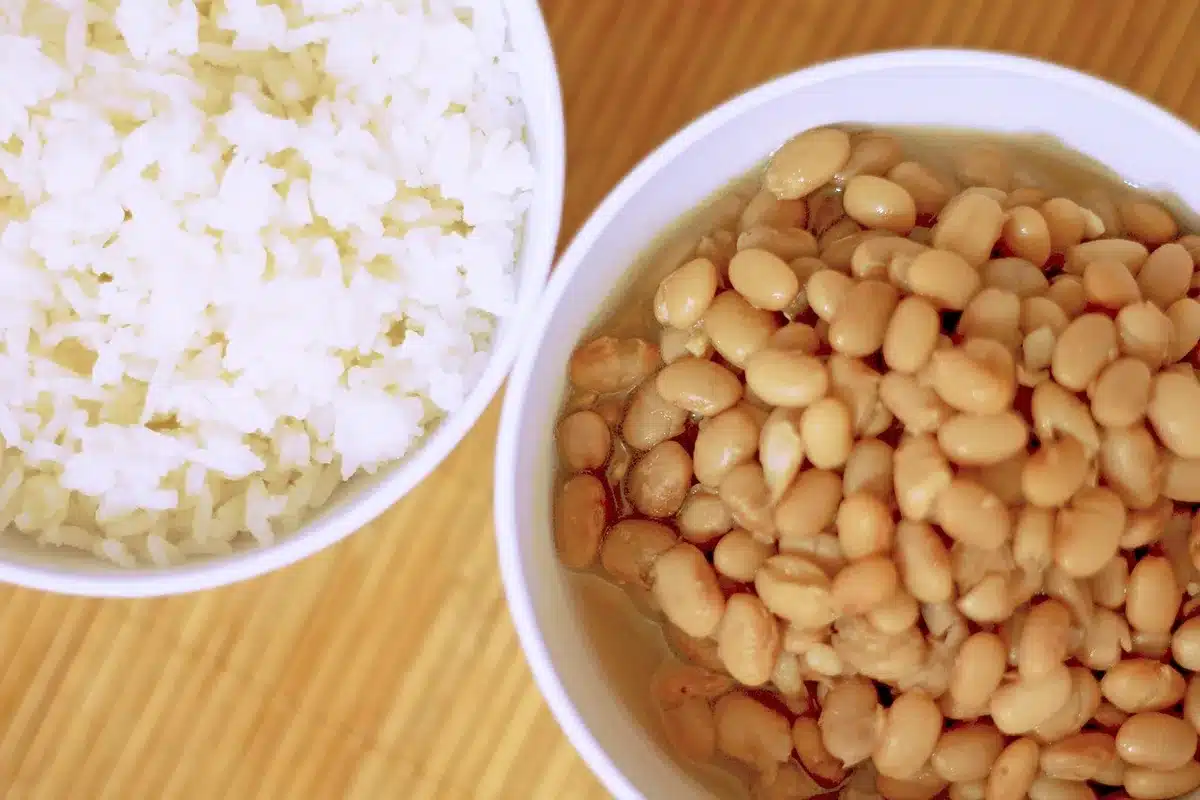 Cans of rinsed white beans and a bowl ready for blending